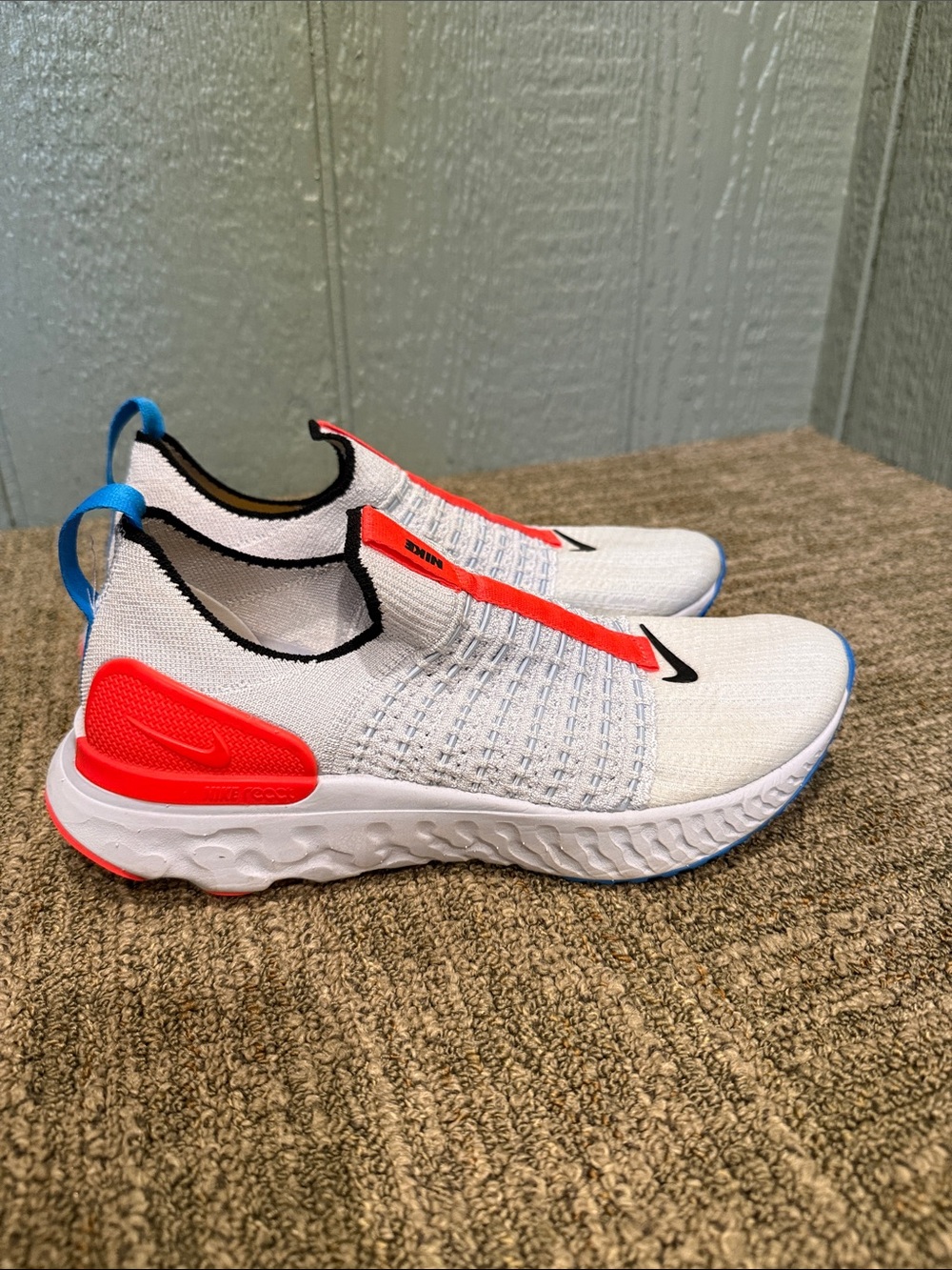Nike White Slip-On Knit Sneakers - 7.5 - Picture 4 of 6